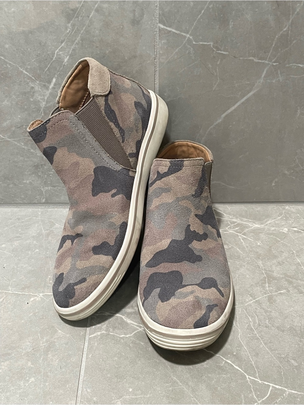 Me too Camo Suede Ankle booties Slip-On Sneakers in Brown and Gray Size 6